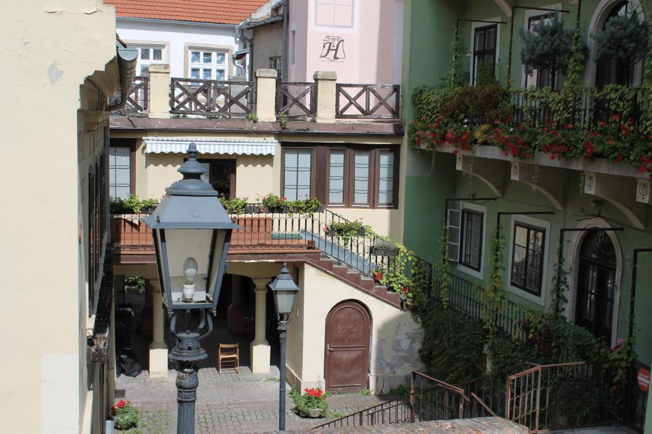 Zwinger Apartman Шопрон Экстерьер фото