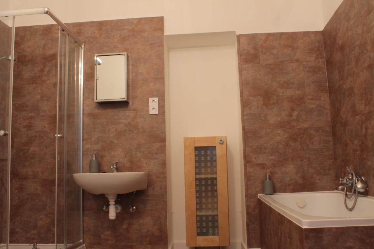 Zwinger Apartman Шопрон Экстерьер фото